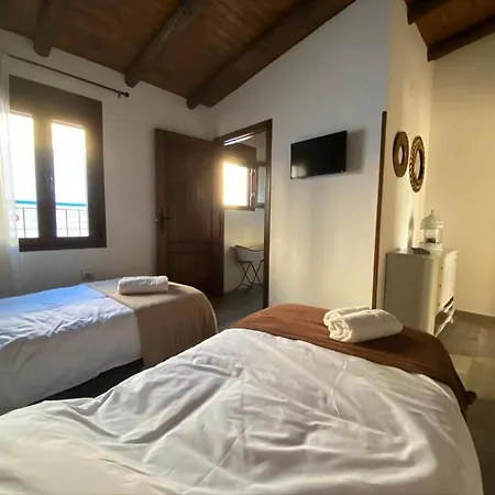 La De Bartolo. * Segura de Leon